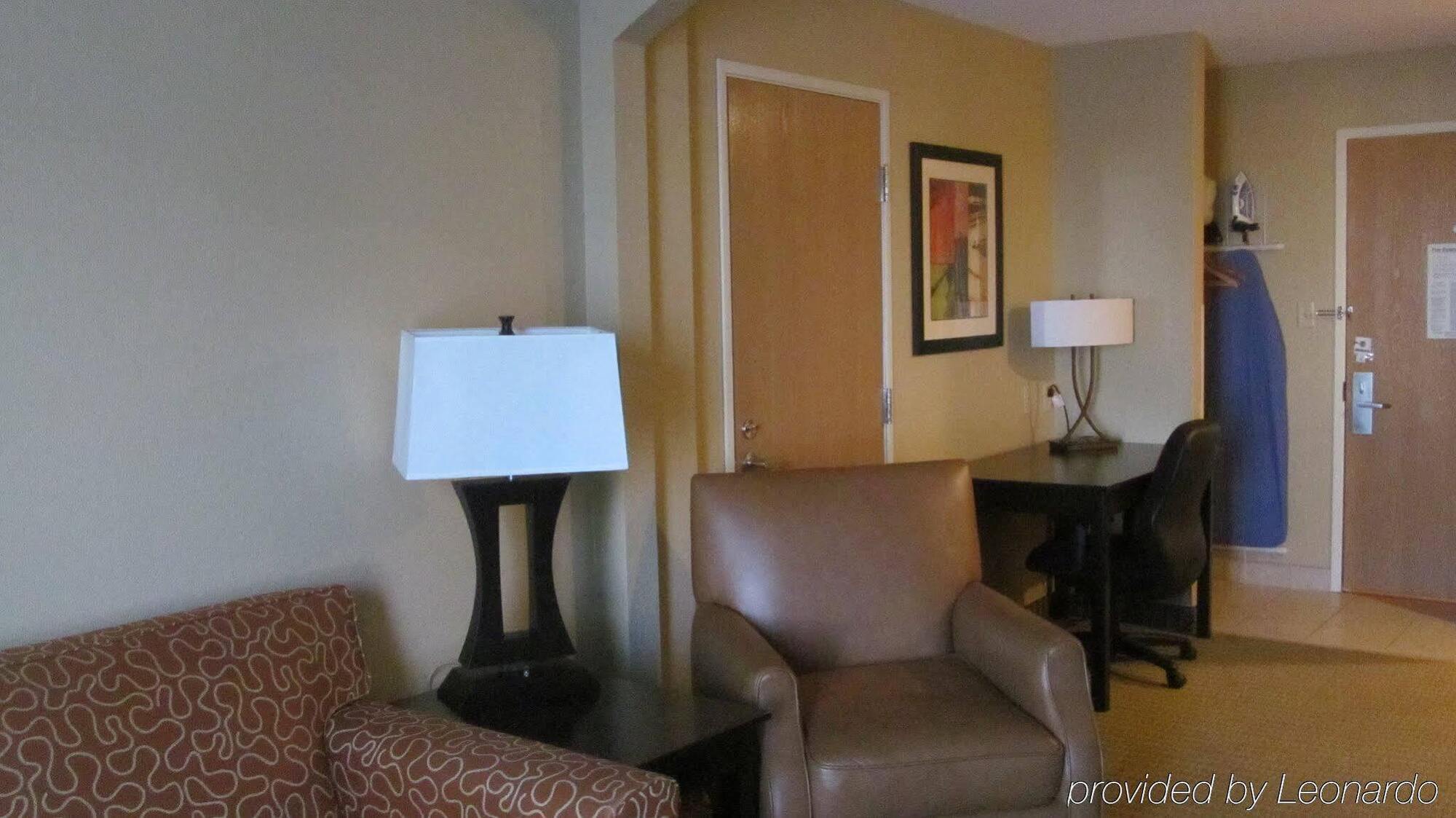 Holiday Inn Express Hotel & Suites Lexington By Ihg Exterior foto